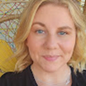 Meet your Posher, Caitlin